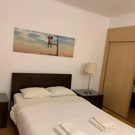 Luxury Apartment, Marina, & Pool Ii