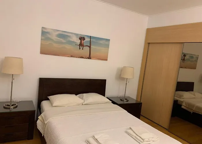 Luxury Apartment, Marina, & Pool Ii