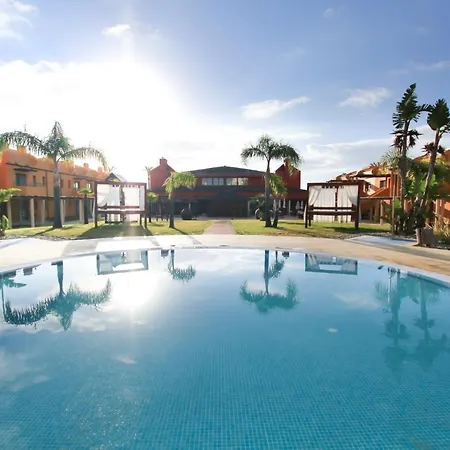 Luxury Apartment, Marina, & Pool Ii Апартаменти *