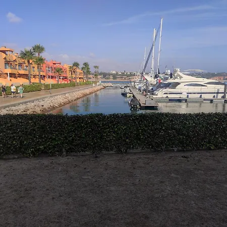 Апартаменти Luxury Apartment, Marina, & Pool Ii *
