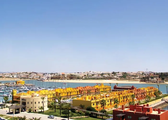 Апартаменты Luxury Apartment, Marina, & Pool Ii