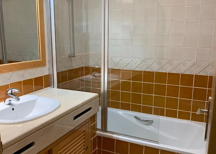 Апартаменты Luxury Apartment, Marina, & Pool Ii