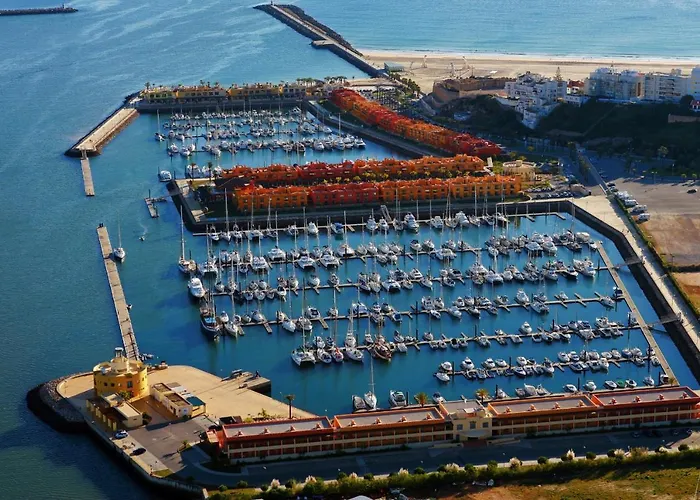 Luxury Apartment, Marina, & Pool Ii * ポルティマン